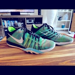 Nike Womens Free TR 6 Training Shoes